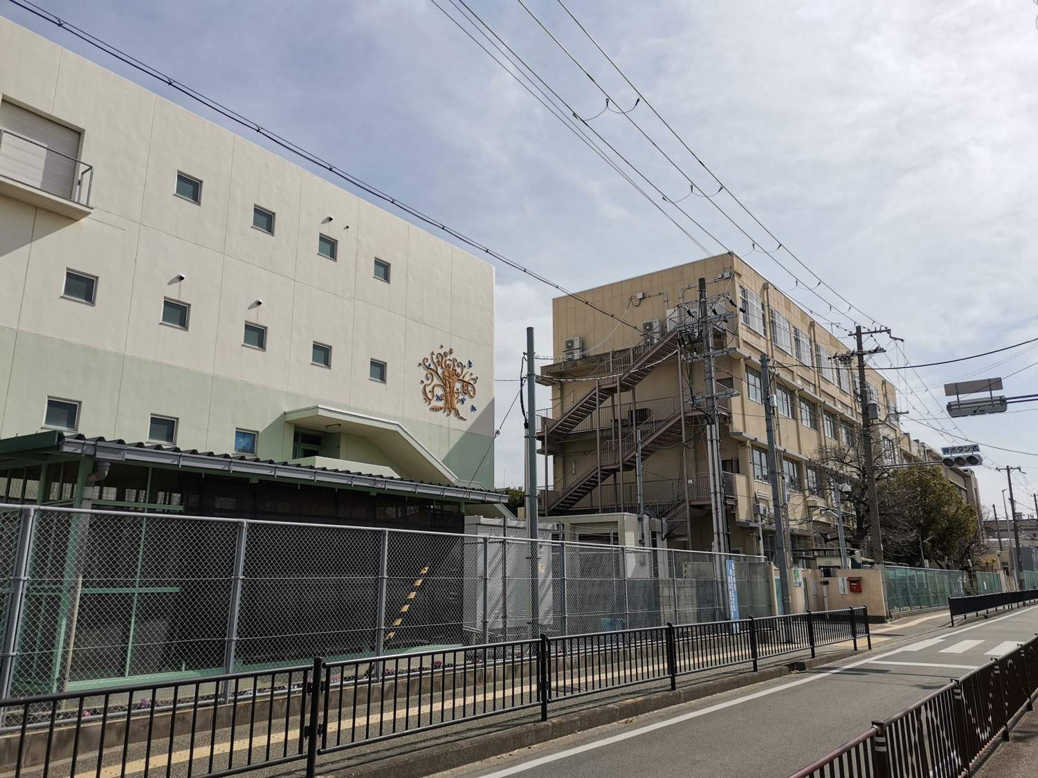 堺市立三国ヶ丘小学校 外観