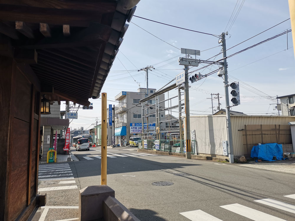 大阪府道28号線（大阪高石線）の道路風景