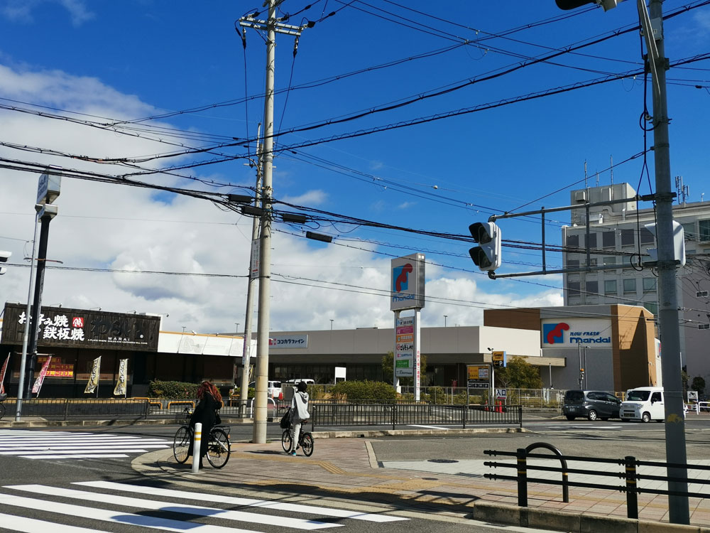 万代と複合商業施設（生活の実感）