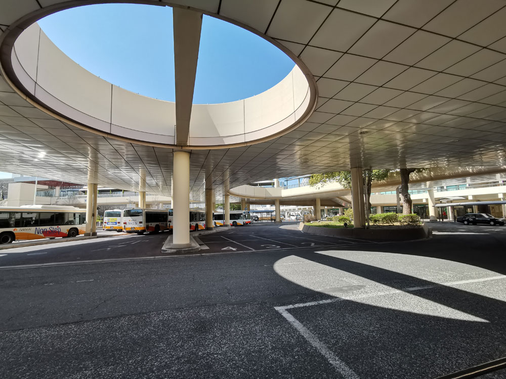 泉ヶ丘駅前ロータリーと整備された都市空間