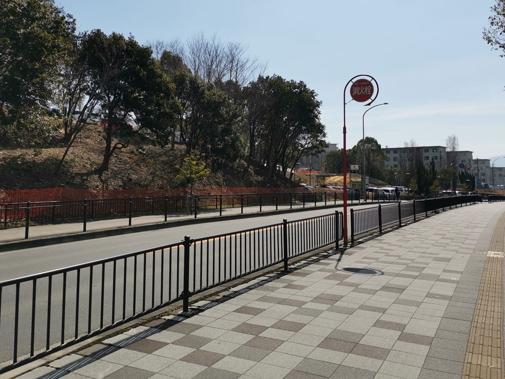 泉ヶ丘駅周辺の通学路と整備された歩道