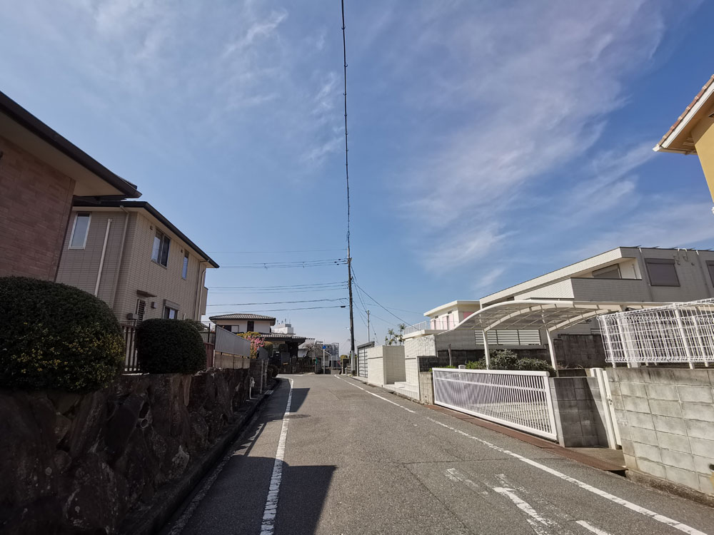 泉ヶ丘駅周辺の住宅街と落ち着いた街並み